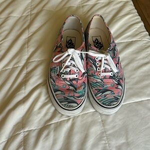 Women’s sneakers – size 8